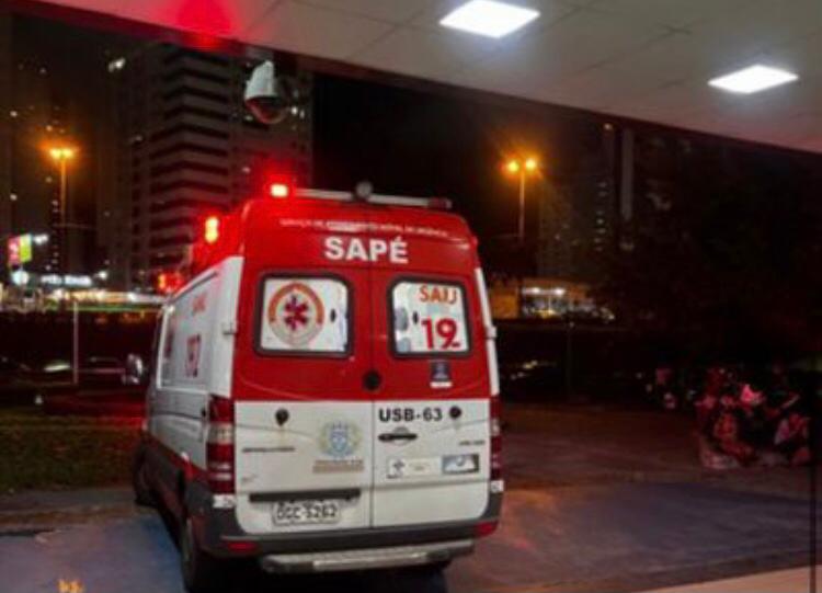 Carro com avó e netos capota no bairro Varadouro, em João Pessoa; criança de 3 anos morre