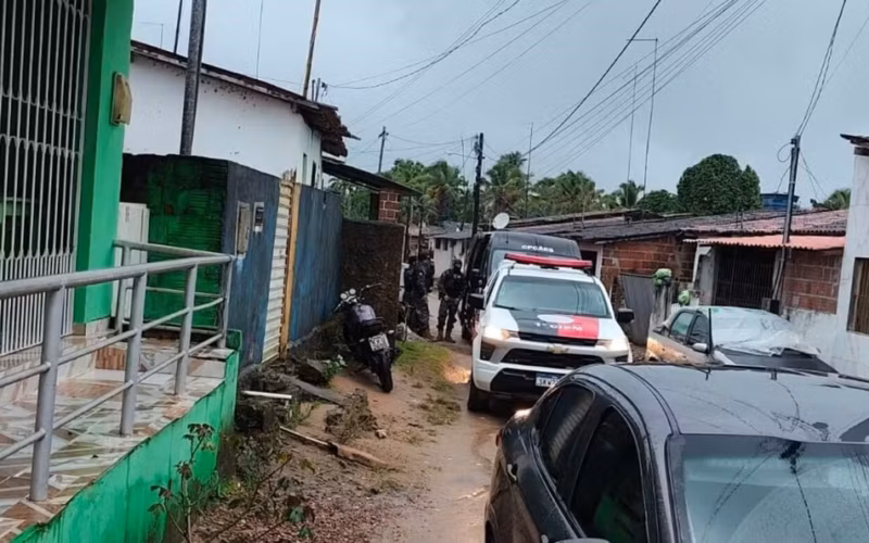 Operação mira suspeitos de tentativa de homicídio e participação em organização criminosa, em Alhandra