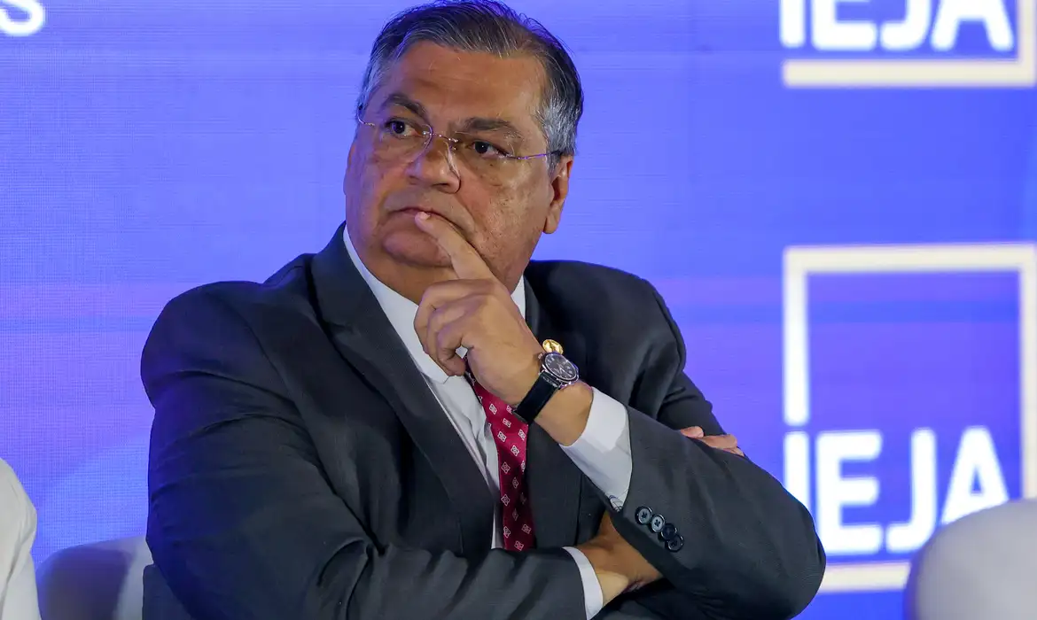 Dino envia à PF explicações de partidos sobre gestão de emendas