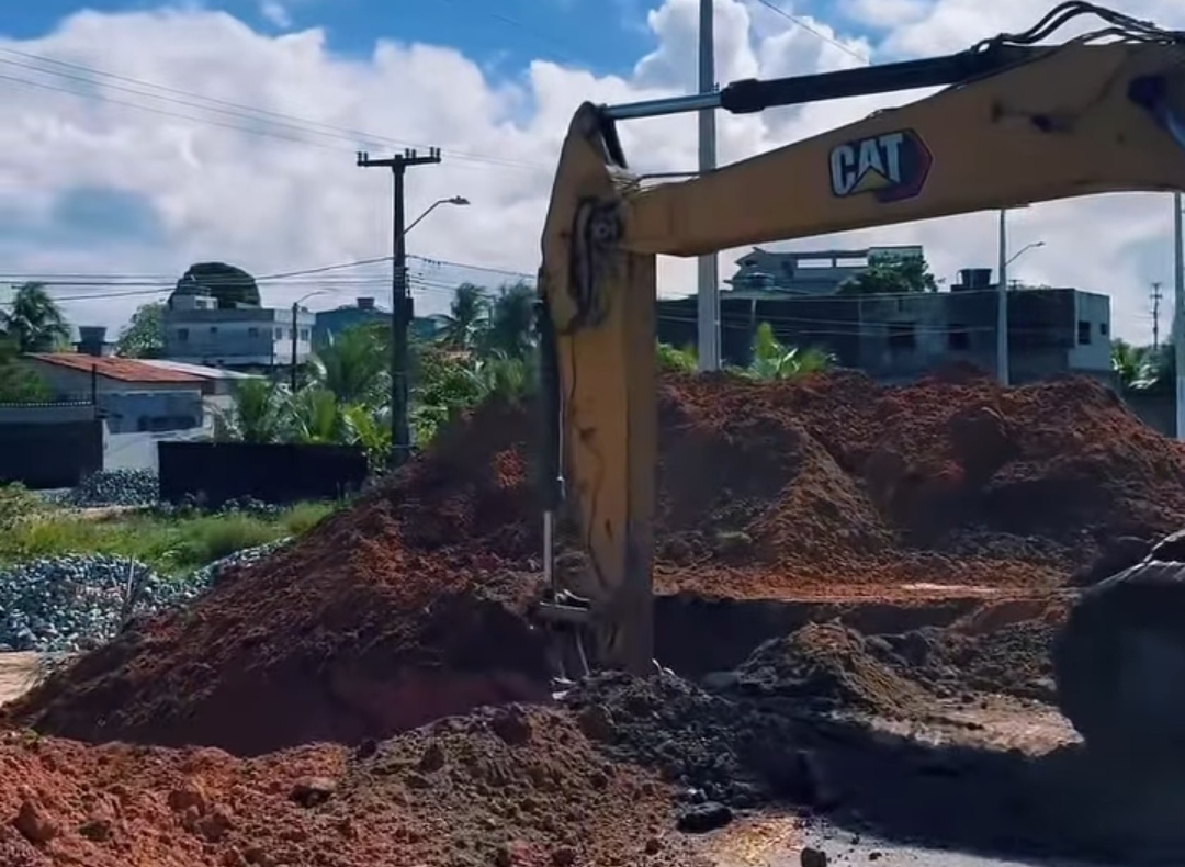DER-PE e Prefeitura de Goiana realizam obras de drenagem na PE-49, em Ponta de Pedras