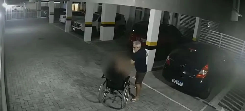 Pai que agrediu cadeirante teria sido ‘motivado’ após bolsa de urina vazar no banco do carro, na Paraíba
