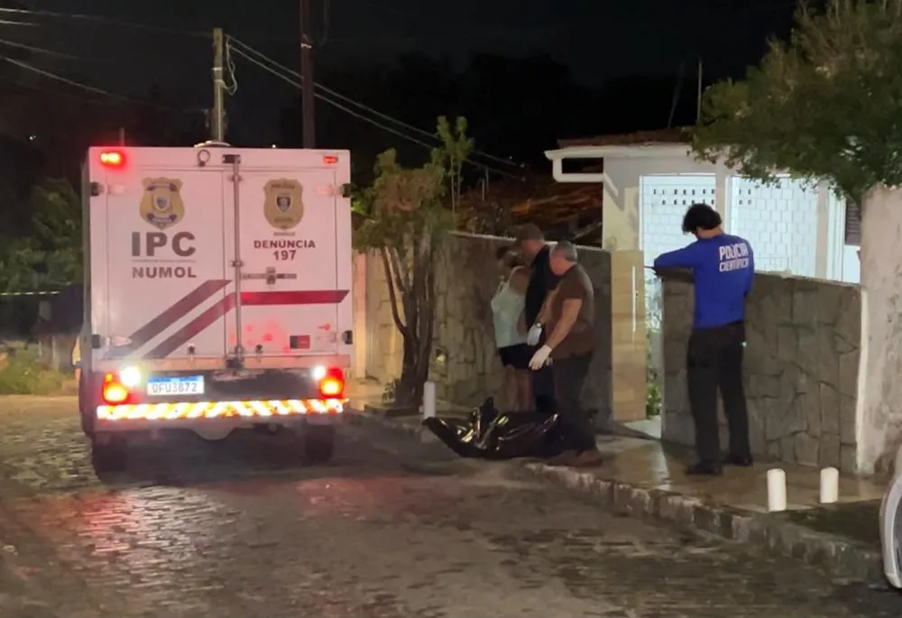 Homem é chamado na porta de casa e assassinado a tiros em João Pessoa