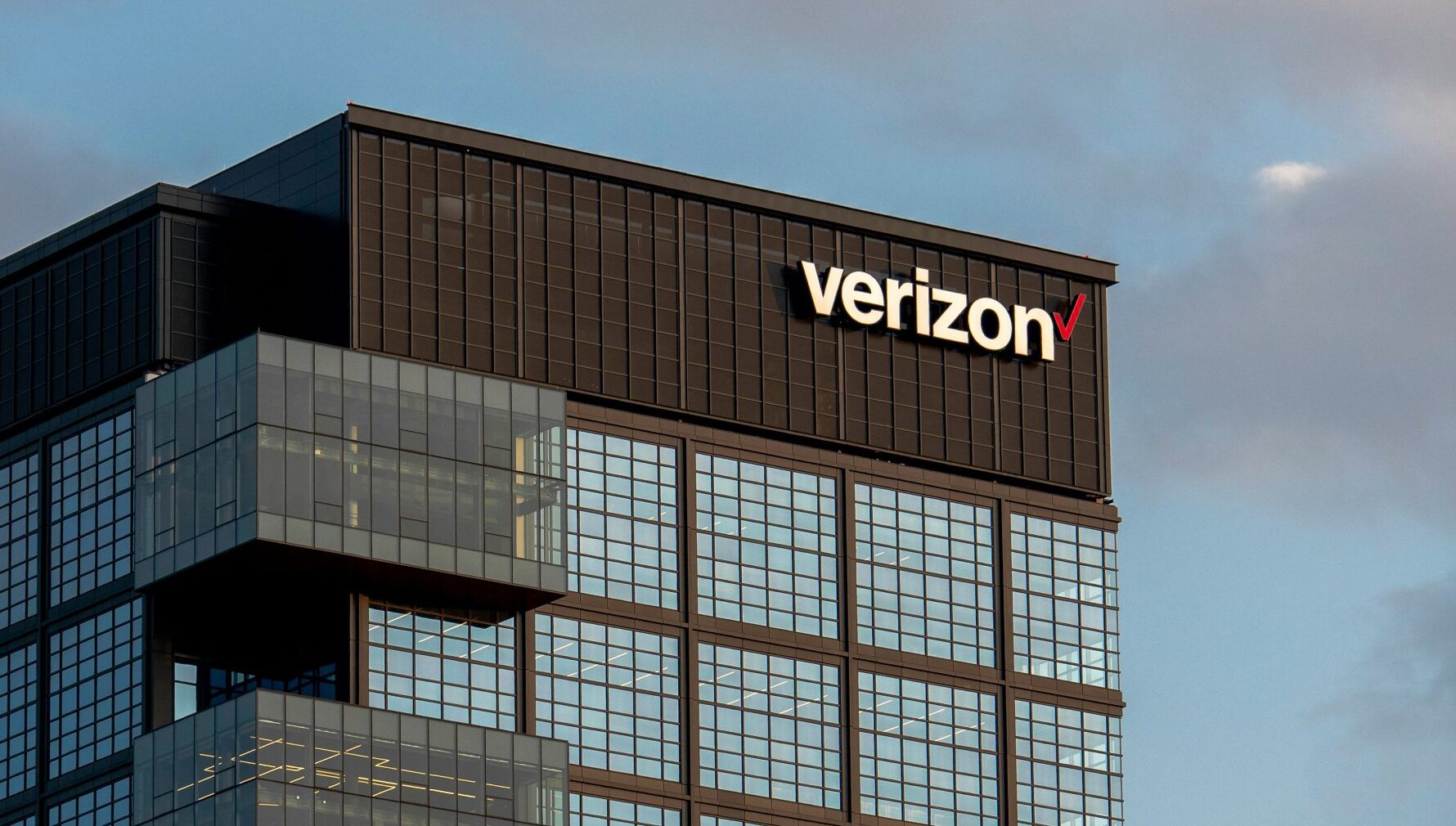 Verizon supera projeção de lucro, decepciona com receita e anuncia novo acordo com a Amazon
